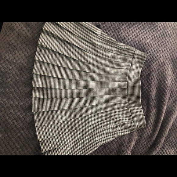 Zara Pleated Mini Skirt - Picture 3 of 3